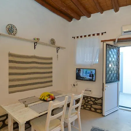 Rhodes Traditional In With Private Yard Hébergement de vacances