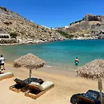 Сasa de vacaciones Rhodes Traditional In With Private Yard