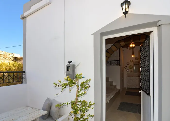 Rhodes Traditional In With Private Yard بيت للعطل *