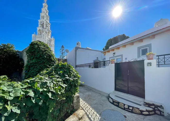 Rhodes Traditional In With Private Yard