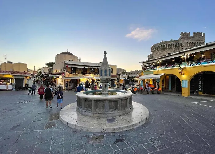 بيت للعطل Rhodes Traditional In With Private Yard *