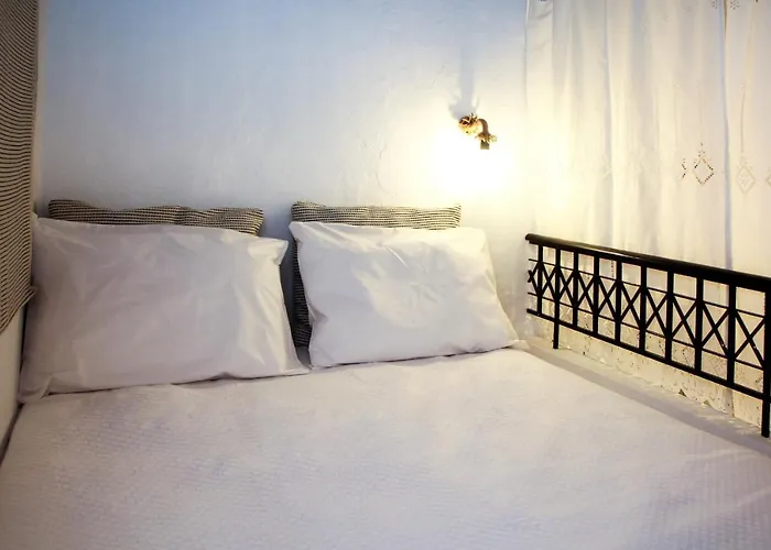 بيت للعطل Rhodes Traditional In With Private Yard *