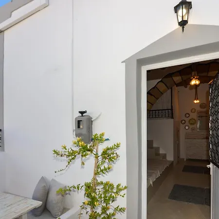Rhodes Traditional In With Private Yard Semesterbostad *