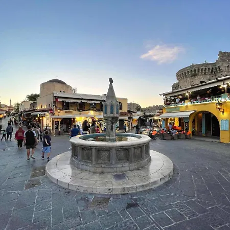 Semesterbostad Rhodes Traditional In With Private Yard *