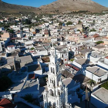 Rhodes Traditional In With Private Yard