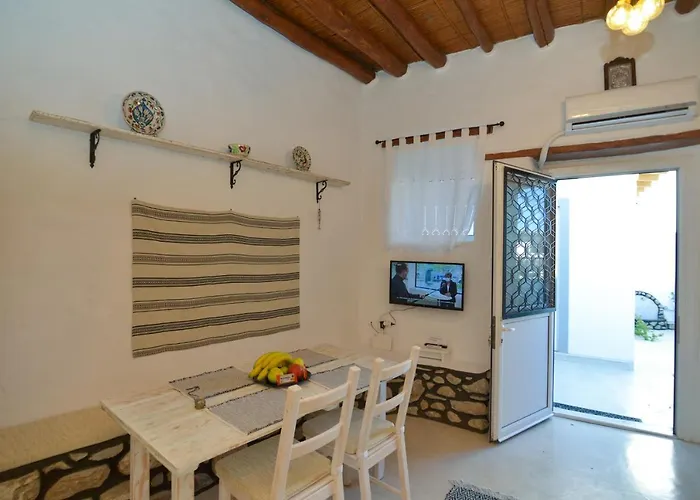 Rhodes Traditional In With Private Yard Tatil Evi