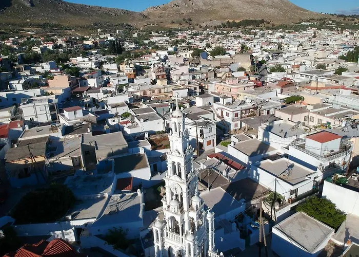 Rhodes Traditional In With Private Yard