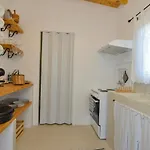 Rhodes Traditional In With Private Yard *
